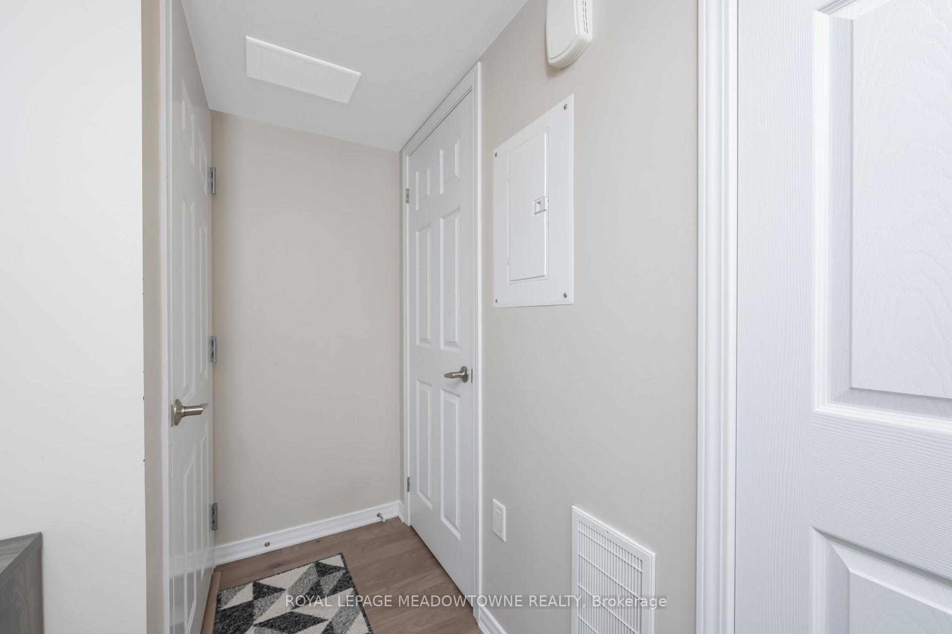 3 Bedrooms Condo at 2441 Greenwich, Oakville For sale