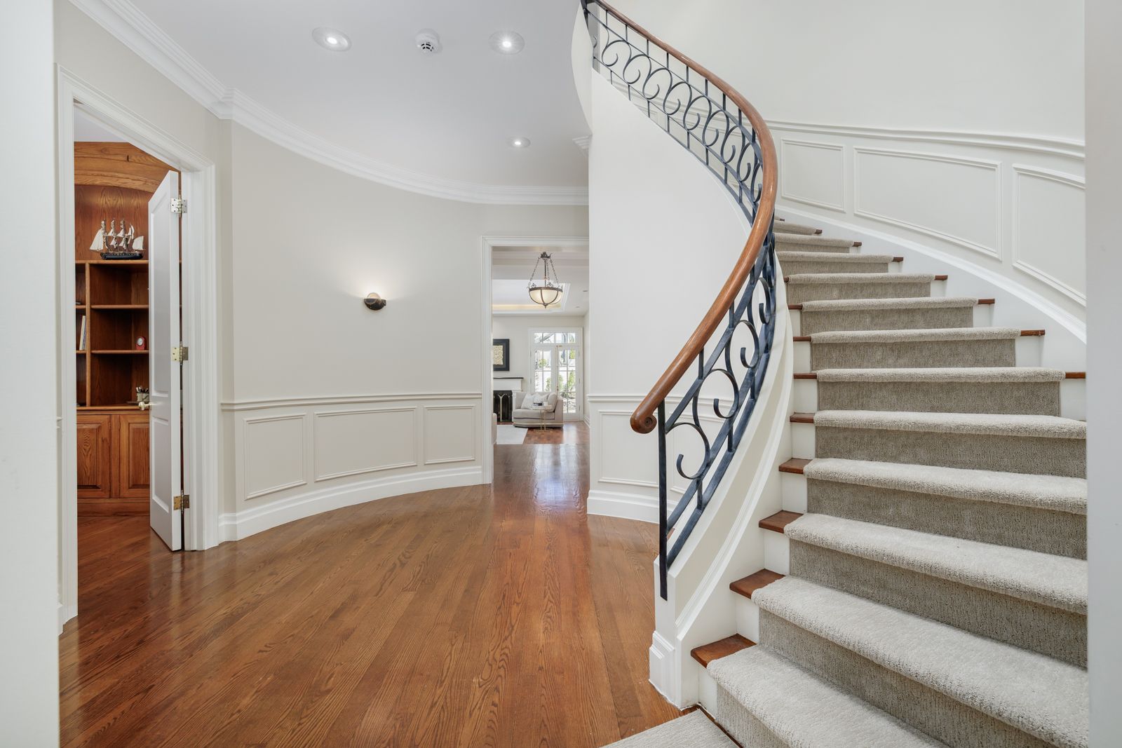 40 Munro Boulevard