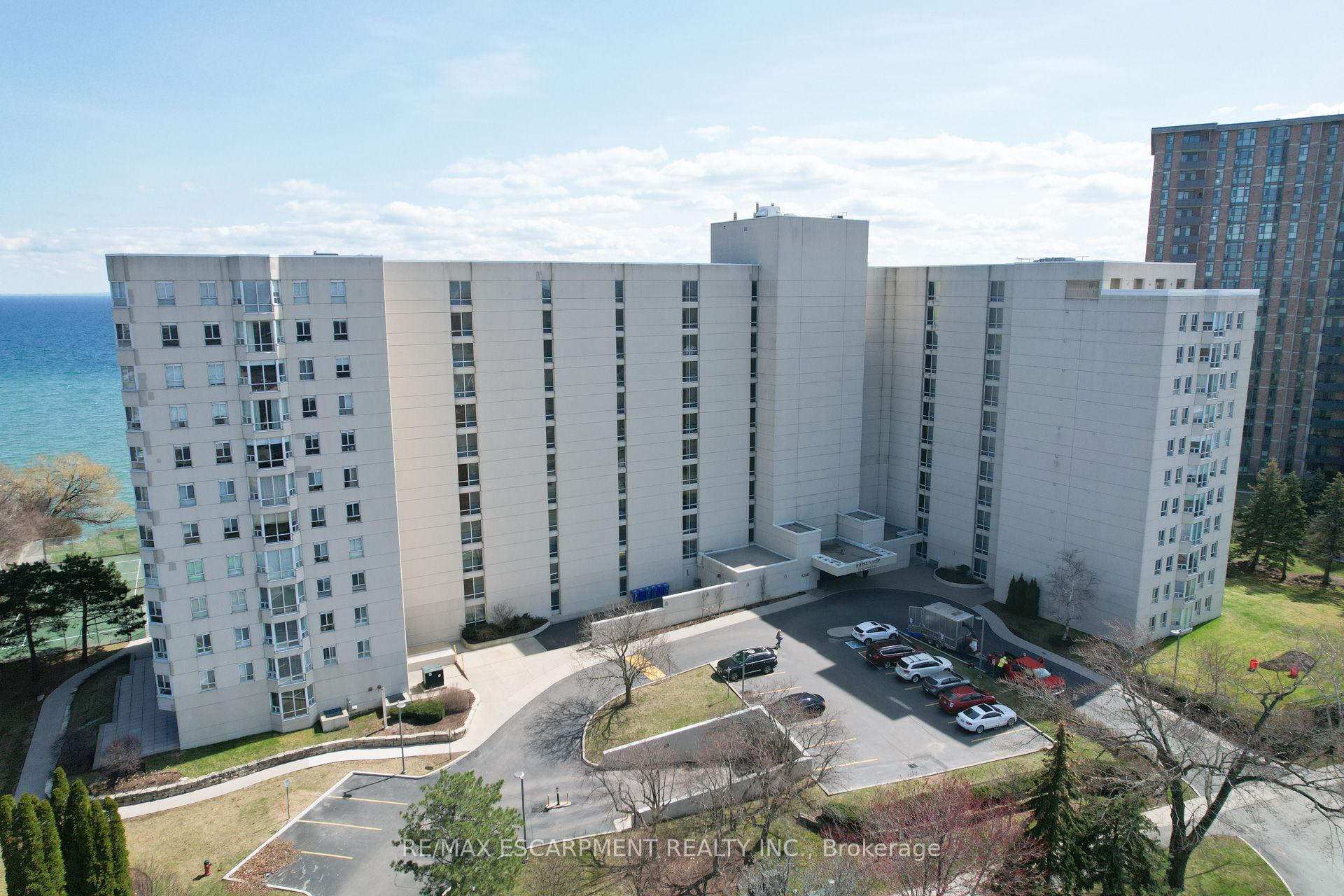2 Bedrooms Condo at 5280 Lakeshore,  Burlington For sale