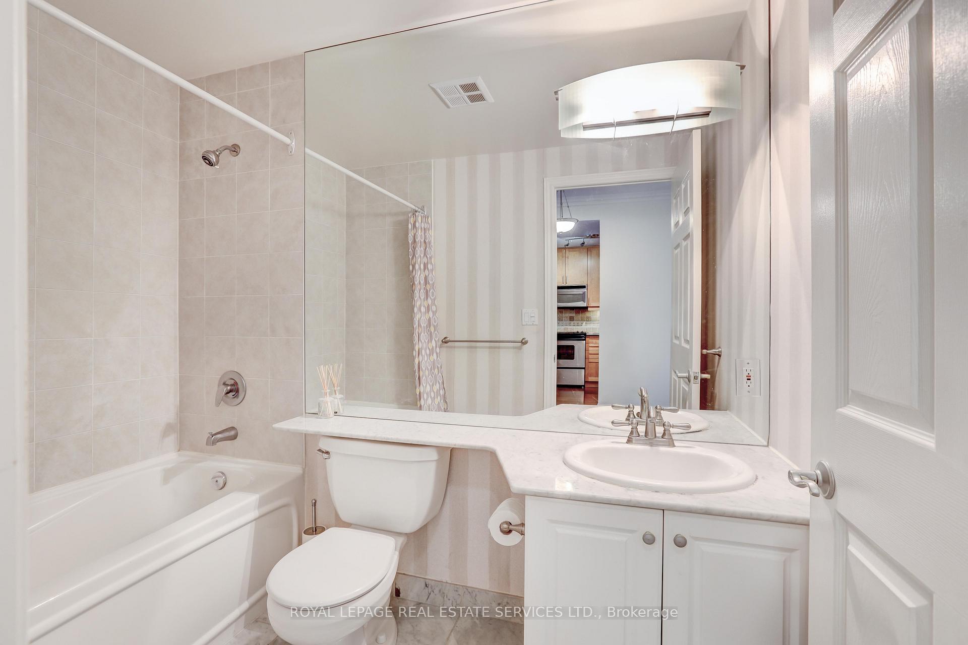 3 Bedrooms Condo at 3085 Bloor,  Toronto For sale