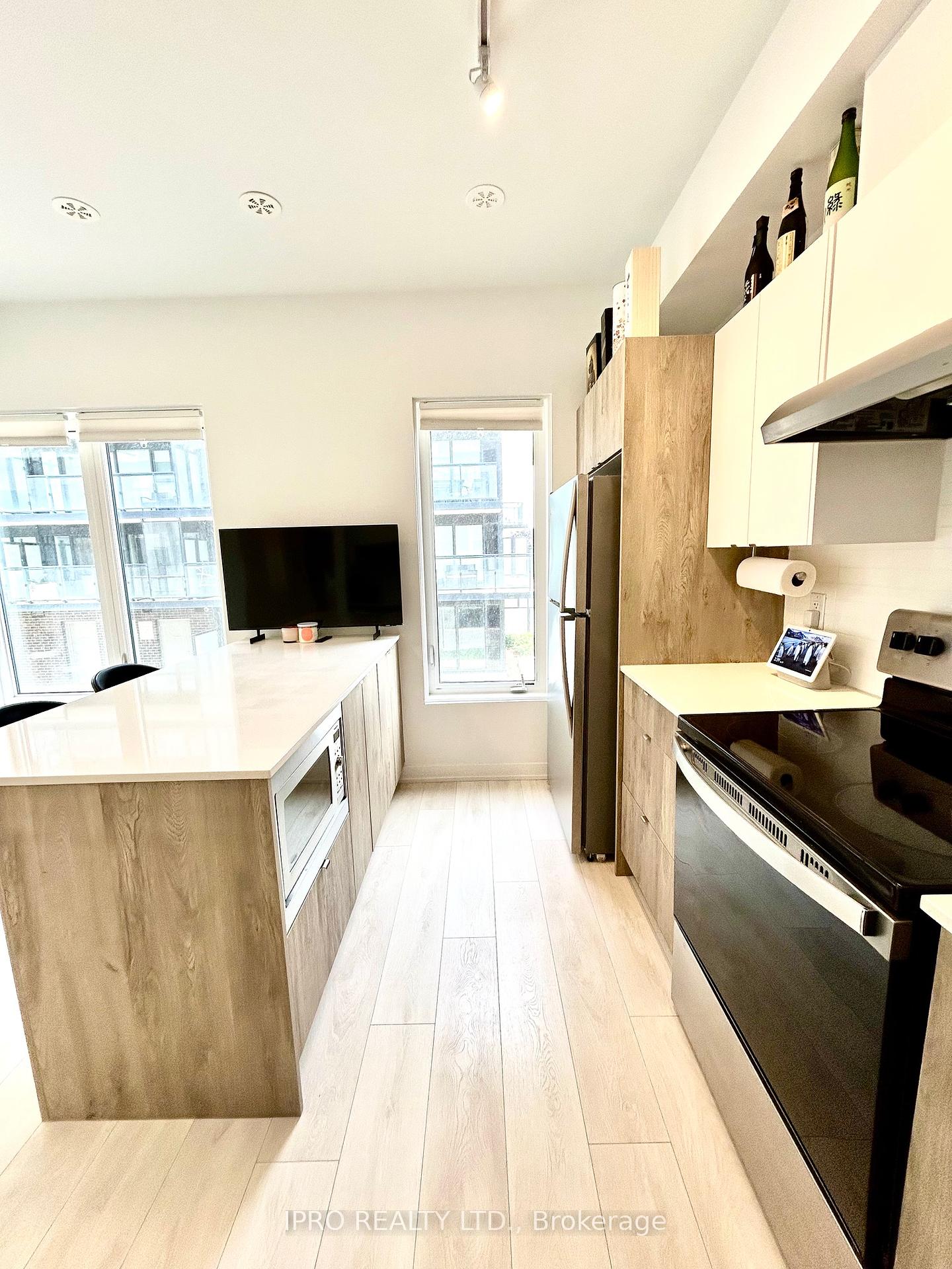 3 Bedrooms Condo at 1095 Cooke, Burlington For sale