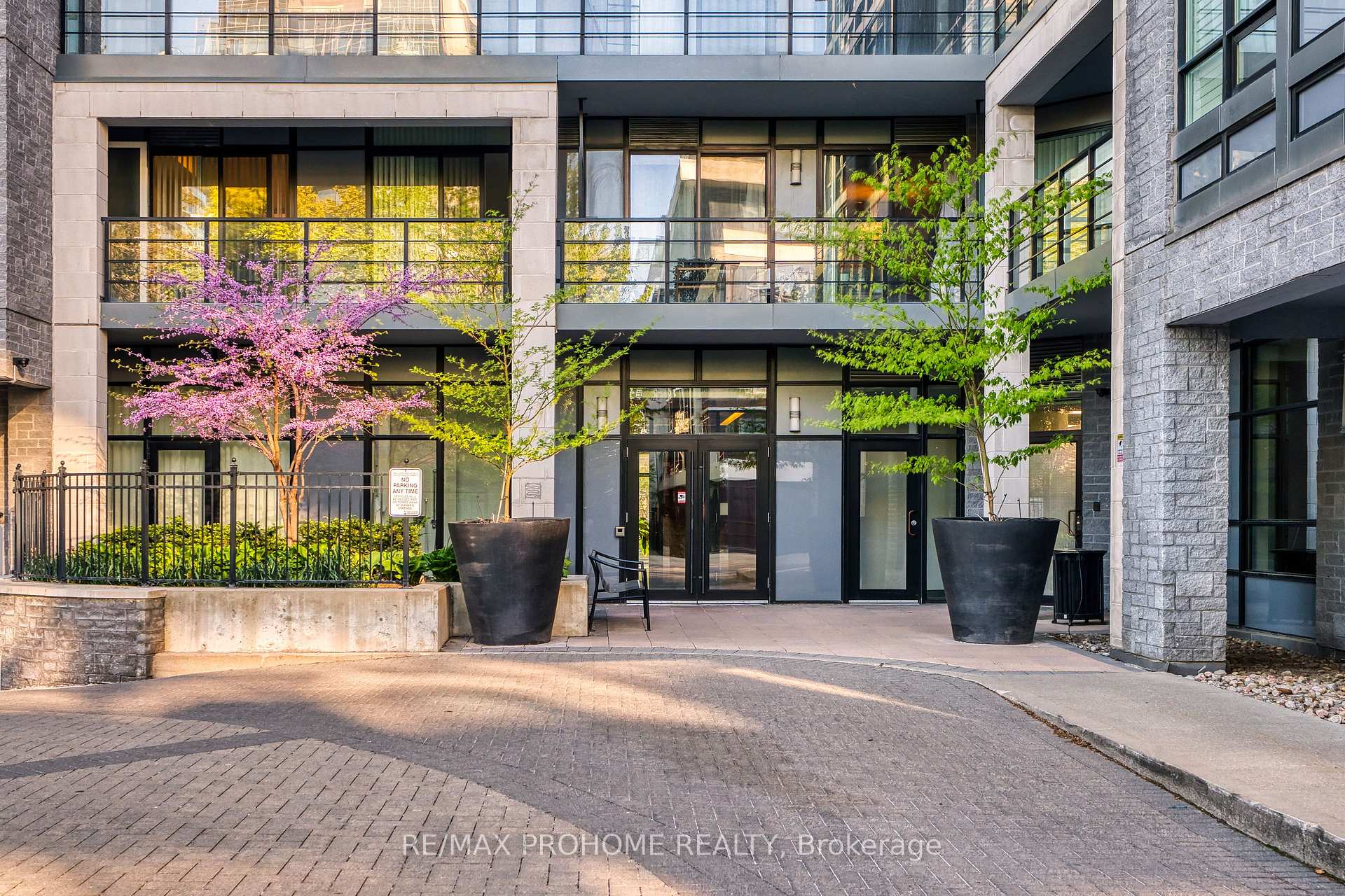 2 Bedrooms Condo at 21 Clairtrell, Toronto For sale