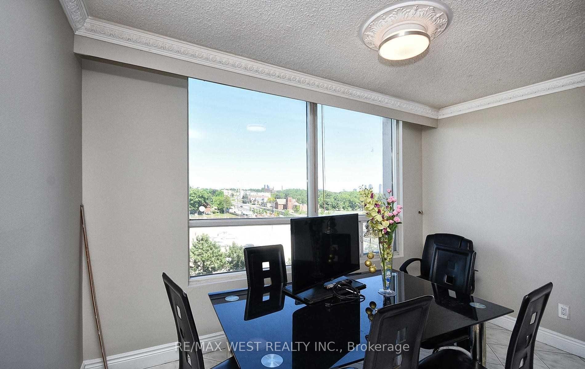 4 Bedrooms Condo at 1 Reidmount, Toronto For sale
