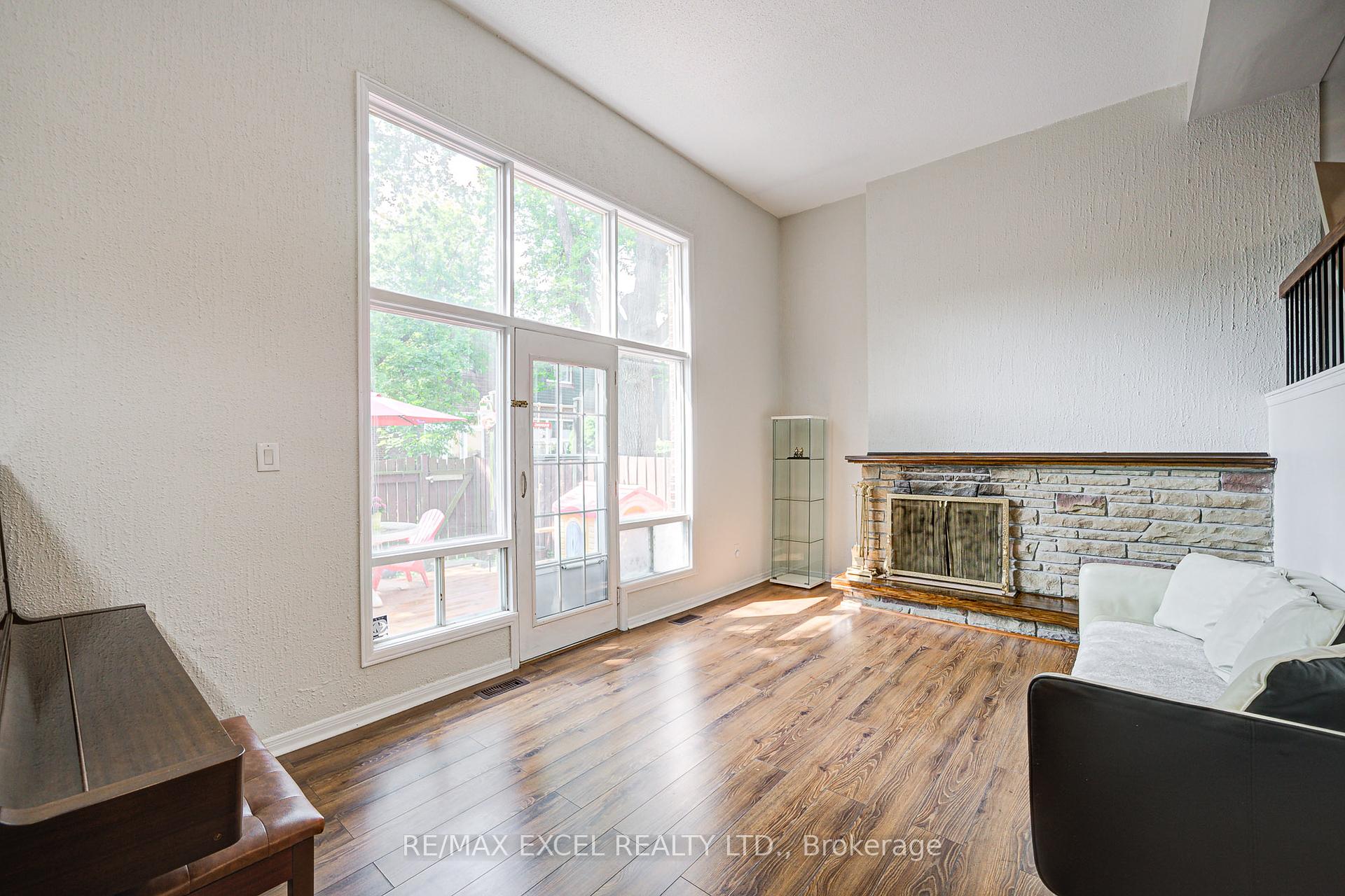 3 Bedrooms Condo at 20 Crockamhill, Toronto For sale