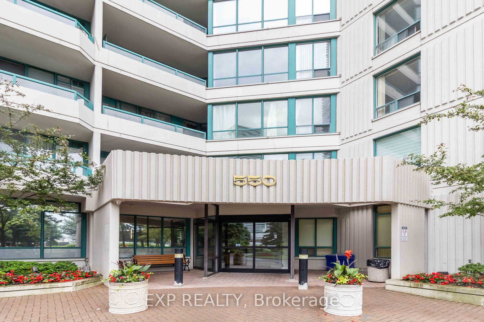 2 Bedrooms Condo at 550 Webb, Mississauga For sale