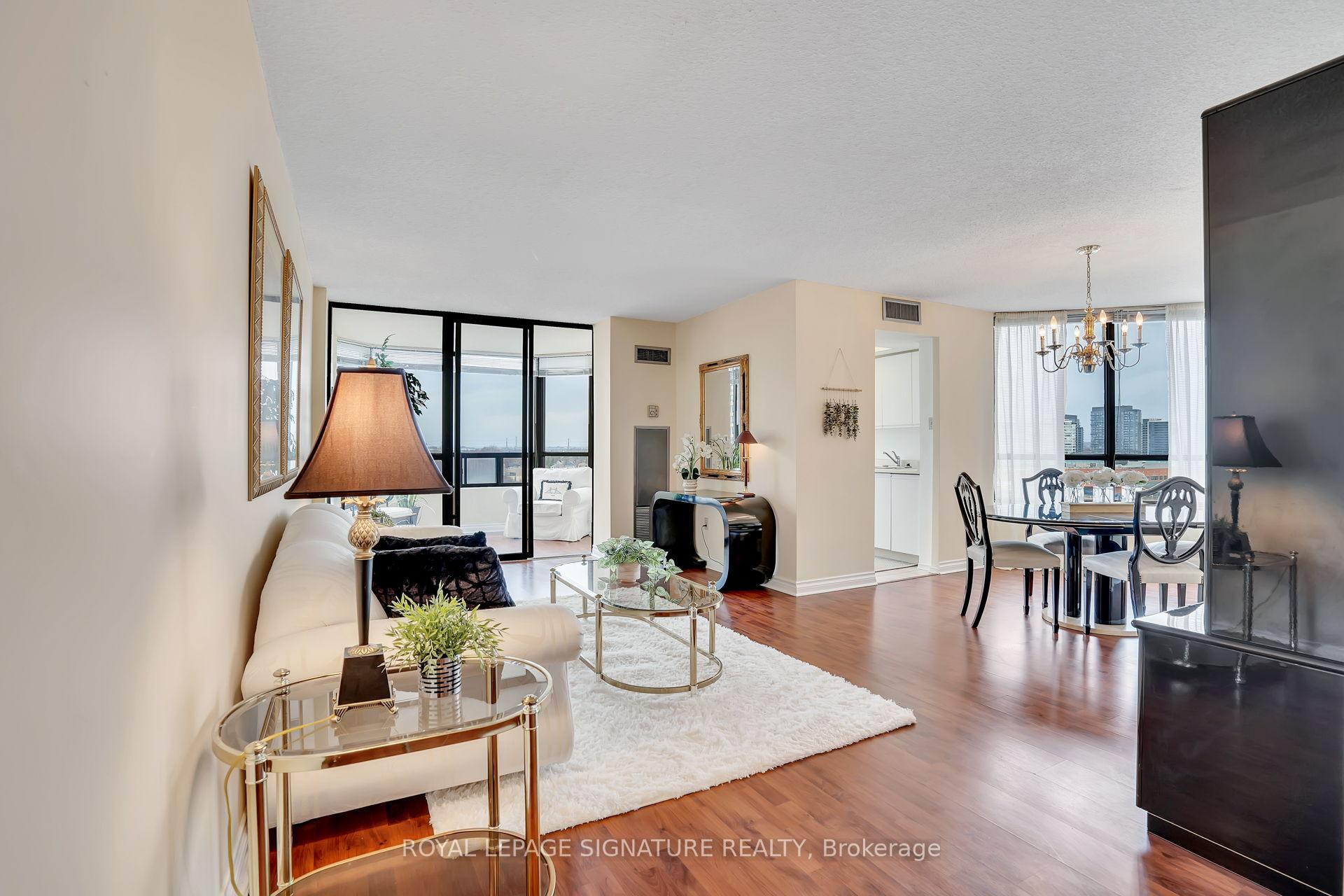 3 Bedrooms Condo at 7440 Bathurst, Vaughan For sale