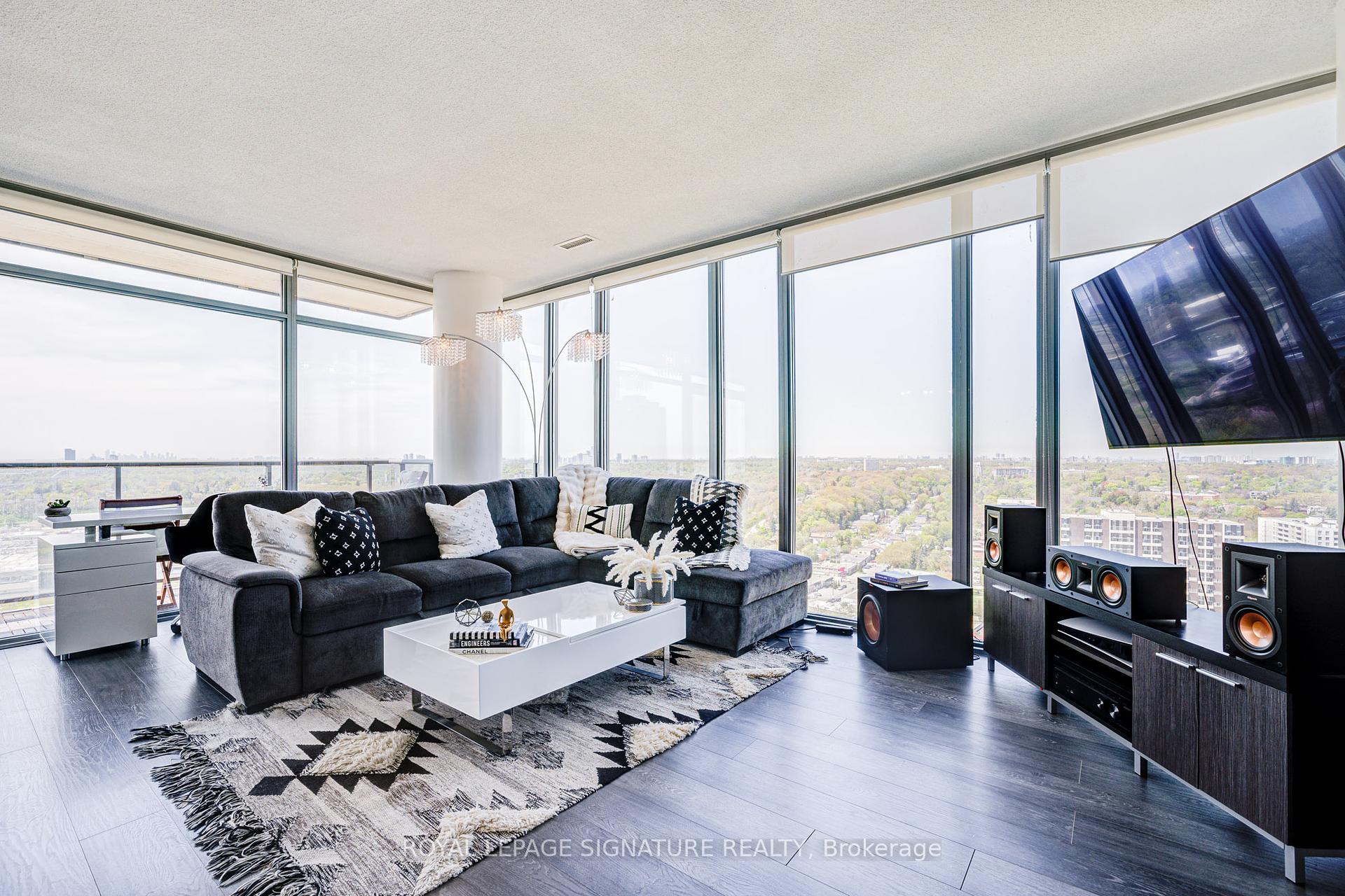 2 Bedrooms Condo at 105 The Queensway, Toronto For sale