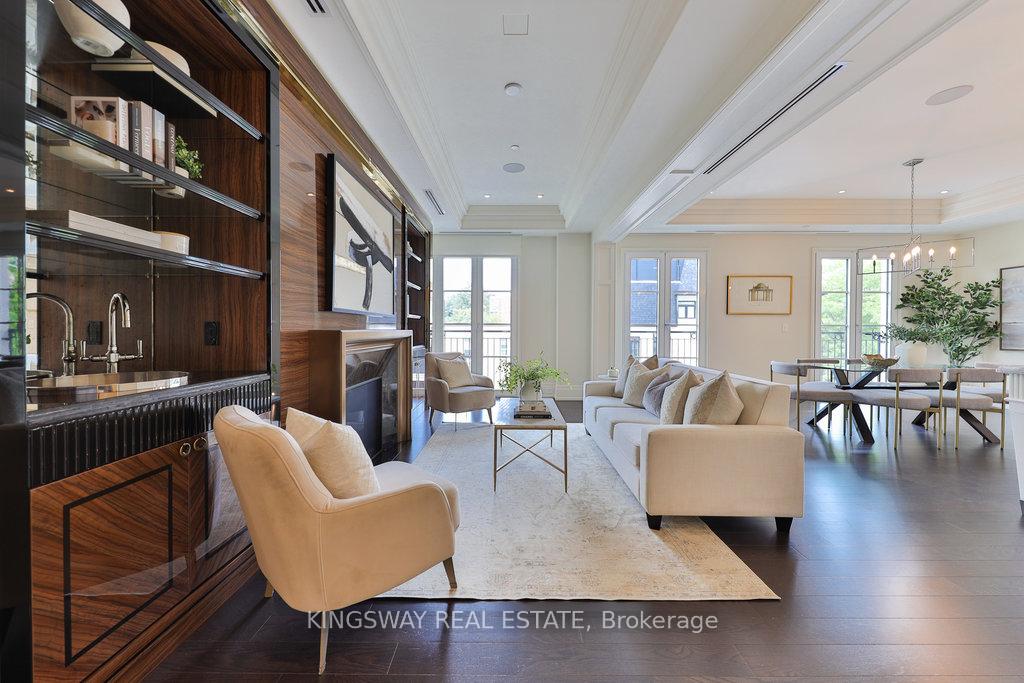 2 Bedrooms Condo at 300 Randall, Oakville For sale
