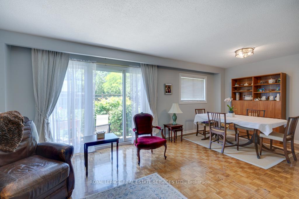 4 Bedrooms Condo at 584 Forestwood, Burlington For sale