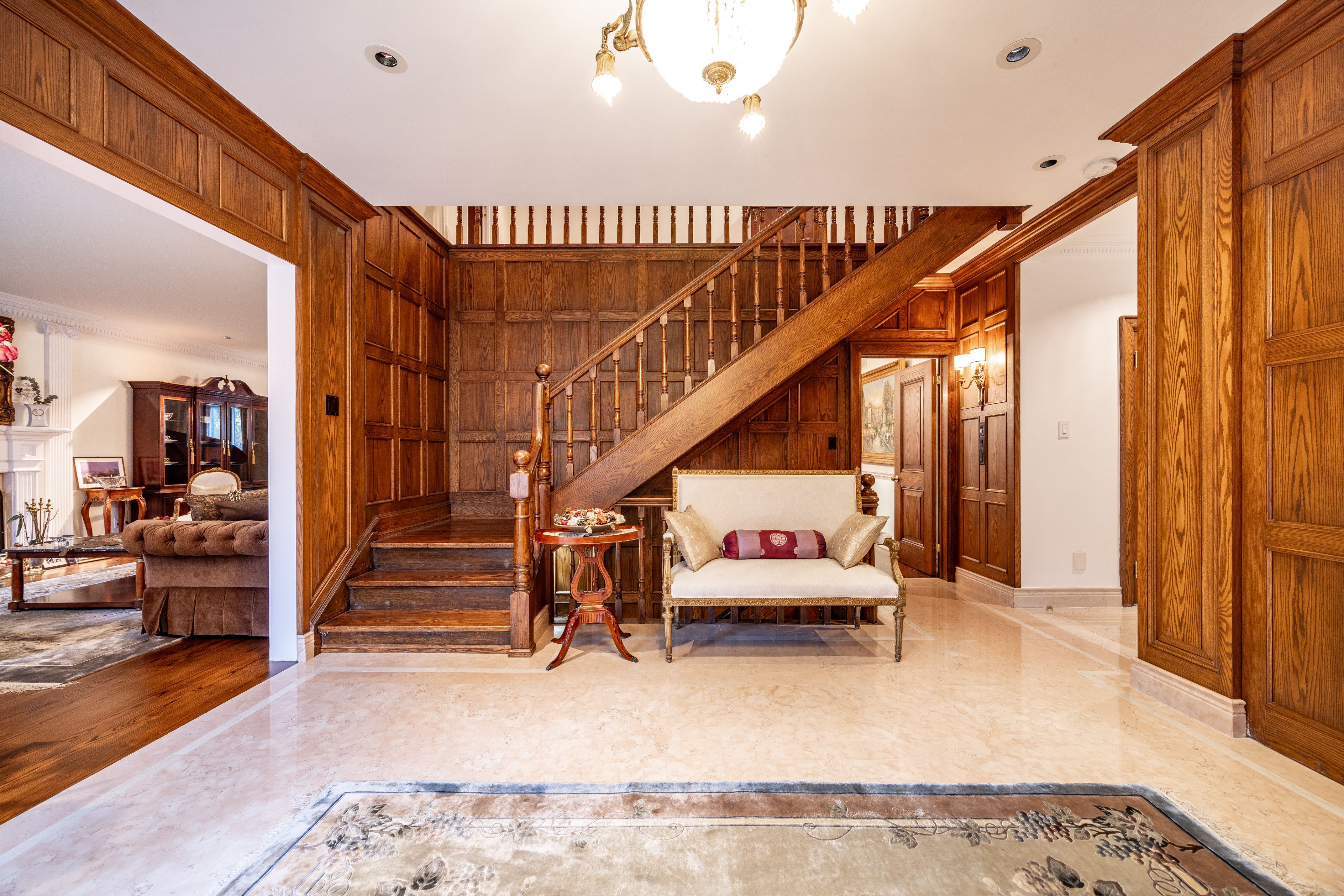 6 Versailles Court