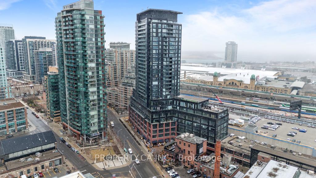 3 Bedrooms Condo at 135 East Liberty, Toronto For sale