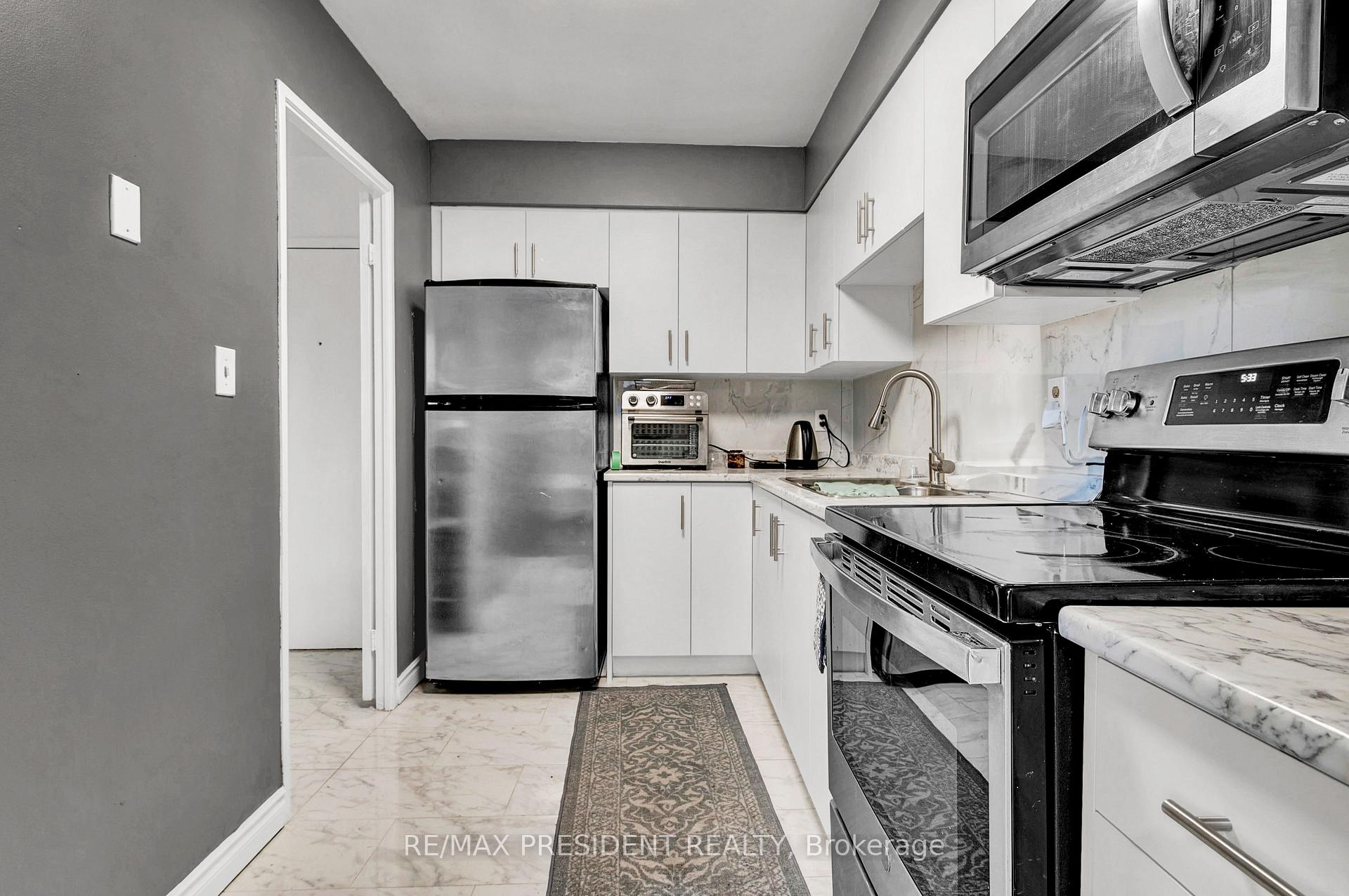4 Bedrooms Condo at 10 Eddystone,  Toronto For sale