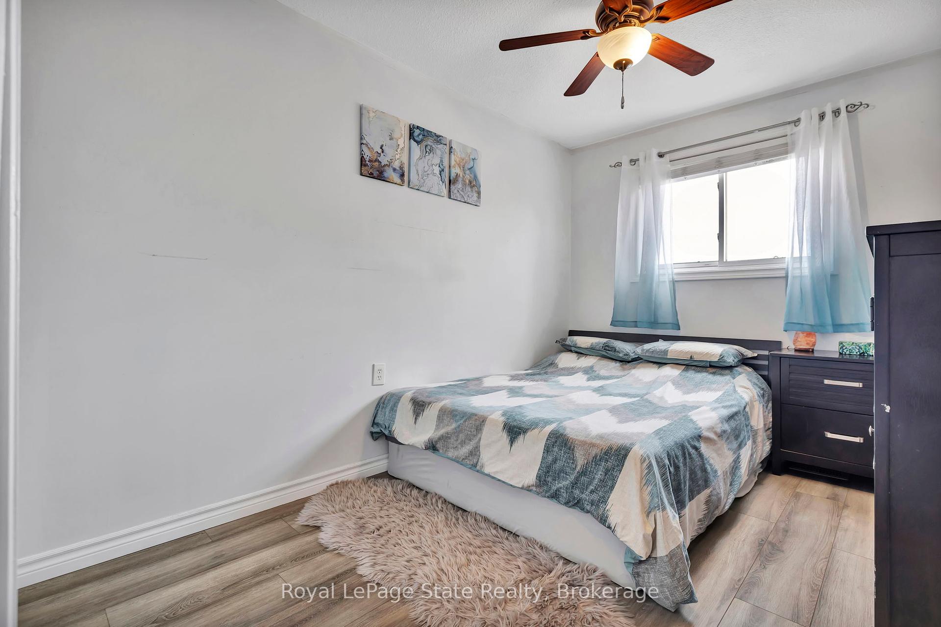 3 Bedrooms Condo at 11 Harrisford, Hamilton For sale
