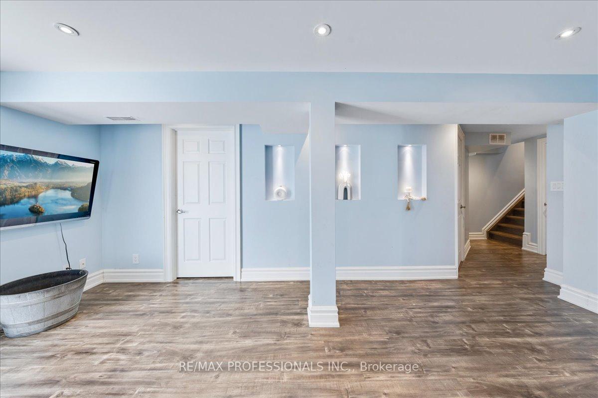 3 Bedrooms Condo at 600 Silver Creek,  Mississauga For sale