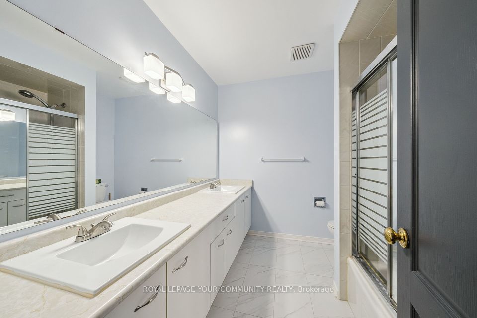 Spacious main bathroom with double sink