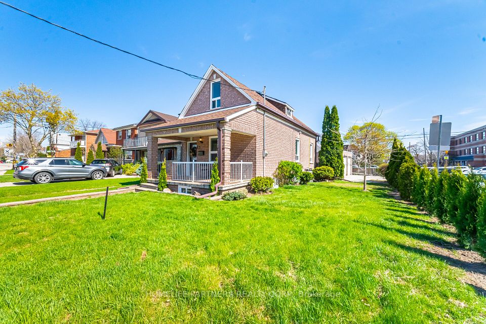 63 Eileen Avenue, Toronto, ON M6N 1V7