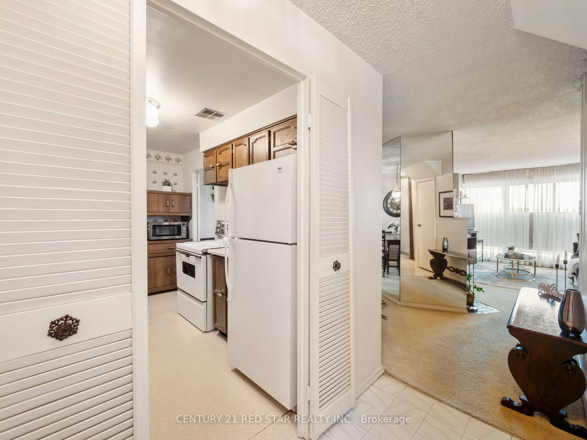 2 Bedrooms Condo at 4001 Don Mills, Toronto For sale