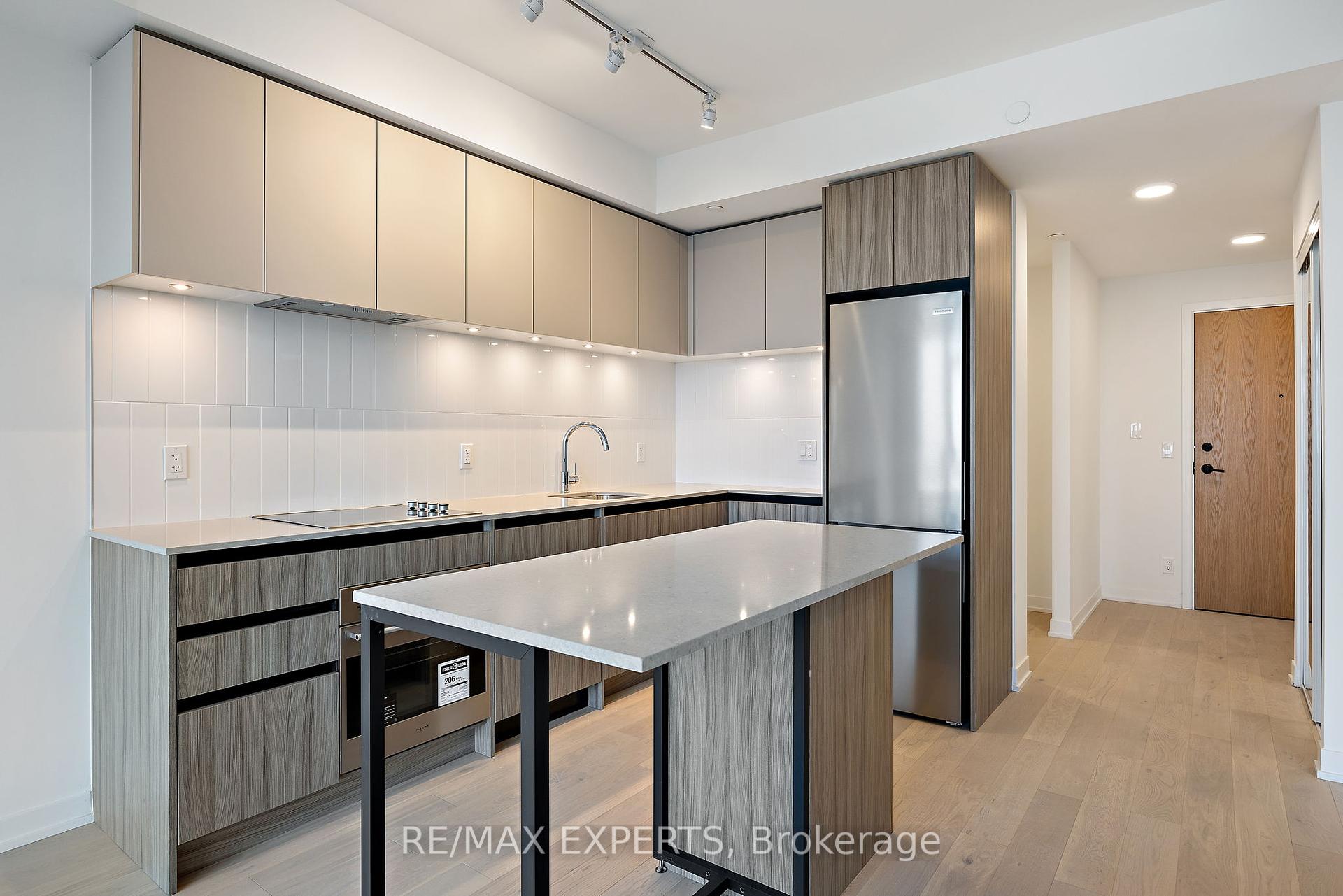 2 Bedrooms Condo at 7950 Bathurst, Vaughan For sale