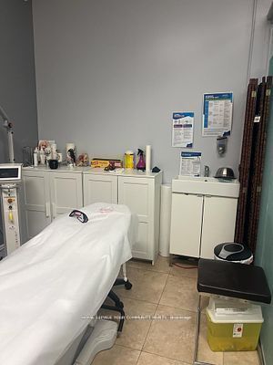 https://trreb-image.ampre.ca/I25ZMnWrJjobhbrs1TF_fg7Buso24daksF0R1LHCLWA/rs:fit:960:960/wm:.5:so:0:50:.4/wmsh:10/wmt:PHNwYW4gZm9yZWdyb3VuZD0nd2hpdGUnIGZvbnQ9JzY4Jz5ST1lBTCBMRVBBR0UgWU9VUiBDT01NVU5JVFkgUkVBTFRZLCBCcm9rZXJhZ2U8L3NwYW4-/L3RycmViL2xpc3RpbmdzLzQwLzExLzIzLzE0L3AvYTc3NzNmOGEtNDQ2OS00OGQ4LTlmZjUtMzAzNjc2Mzk1MDc3LmpwZw.jpg