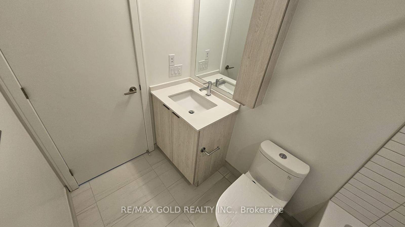 2 Bedrooms Condo at 86 Dundas, Mississauga For sale