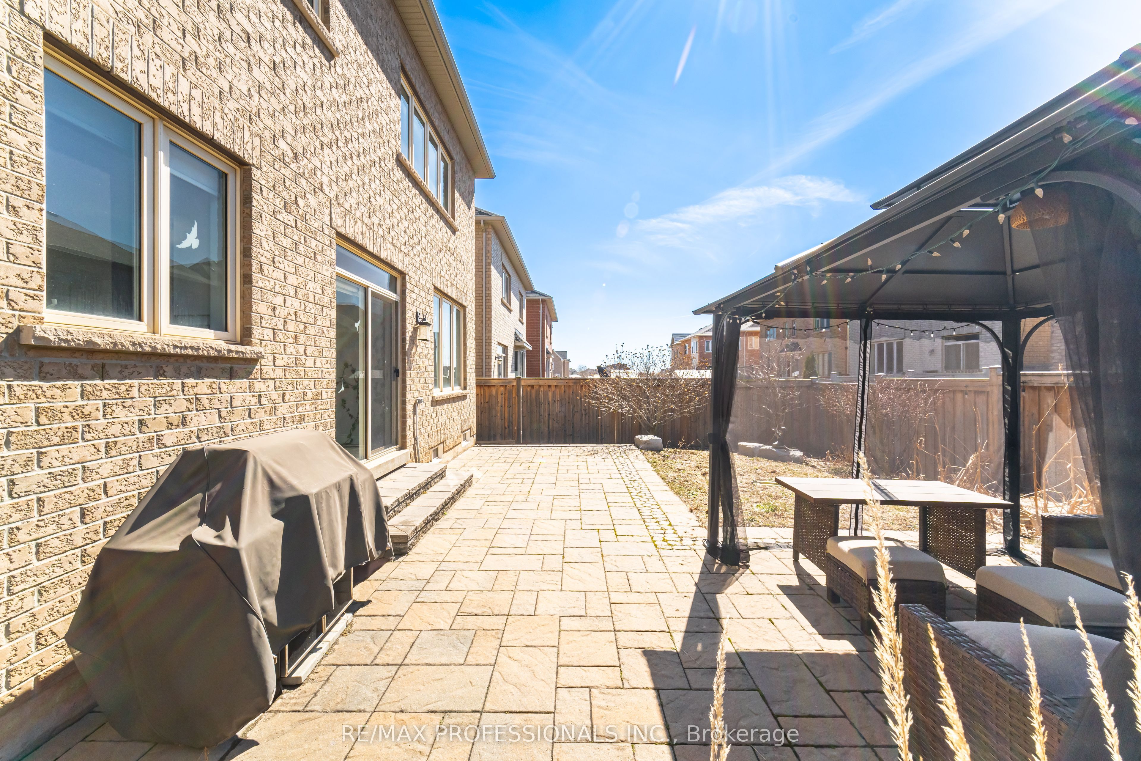 35 Lampman Crescent