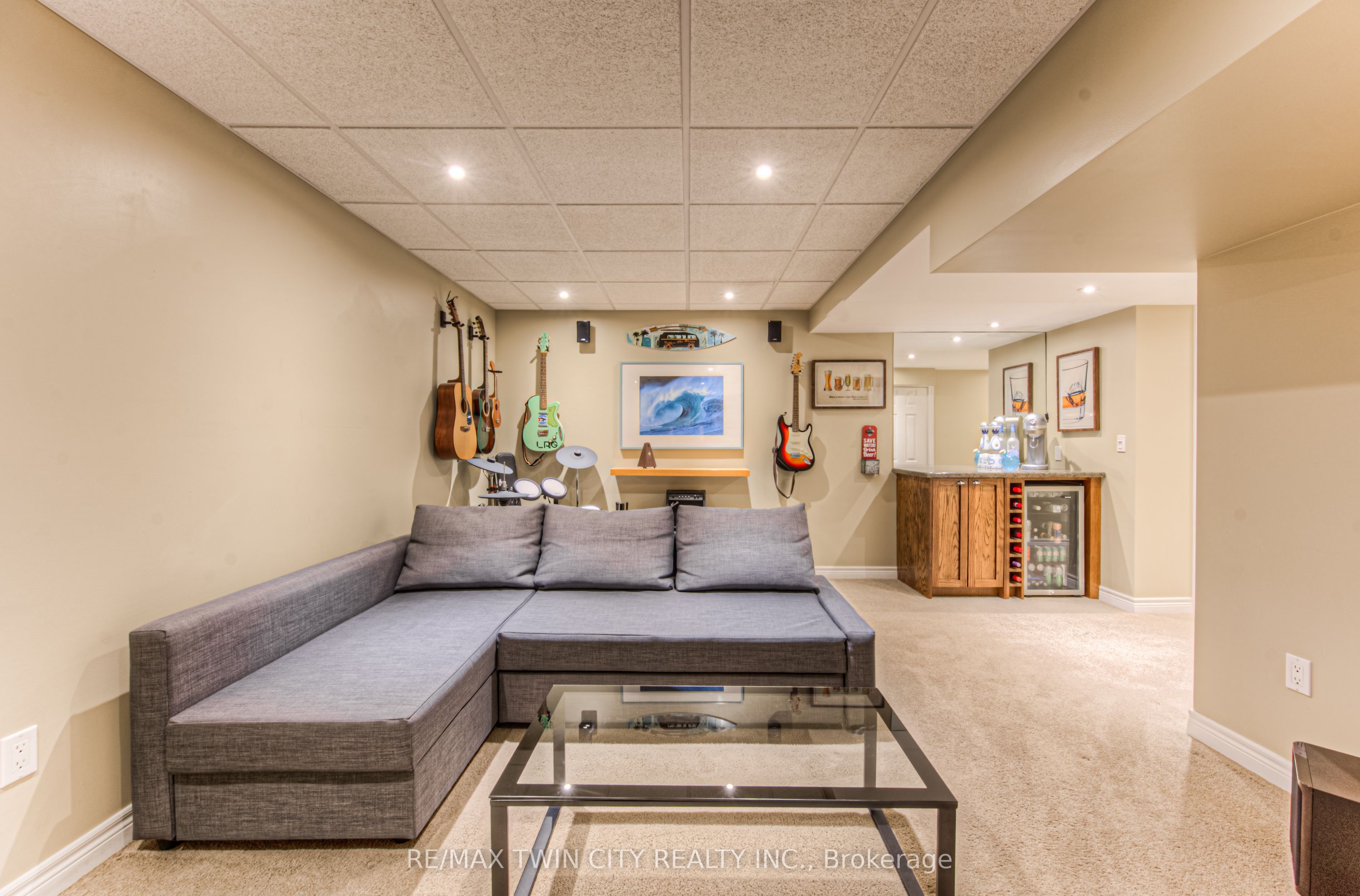 381 University Downs Crescent