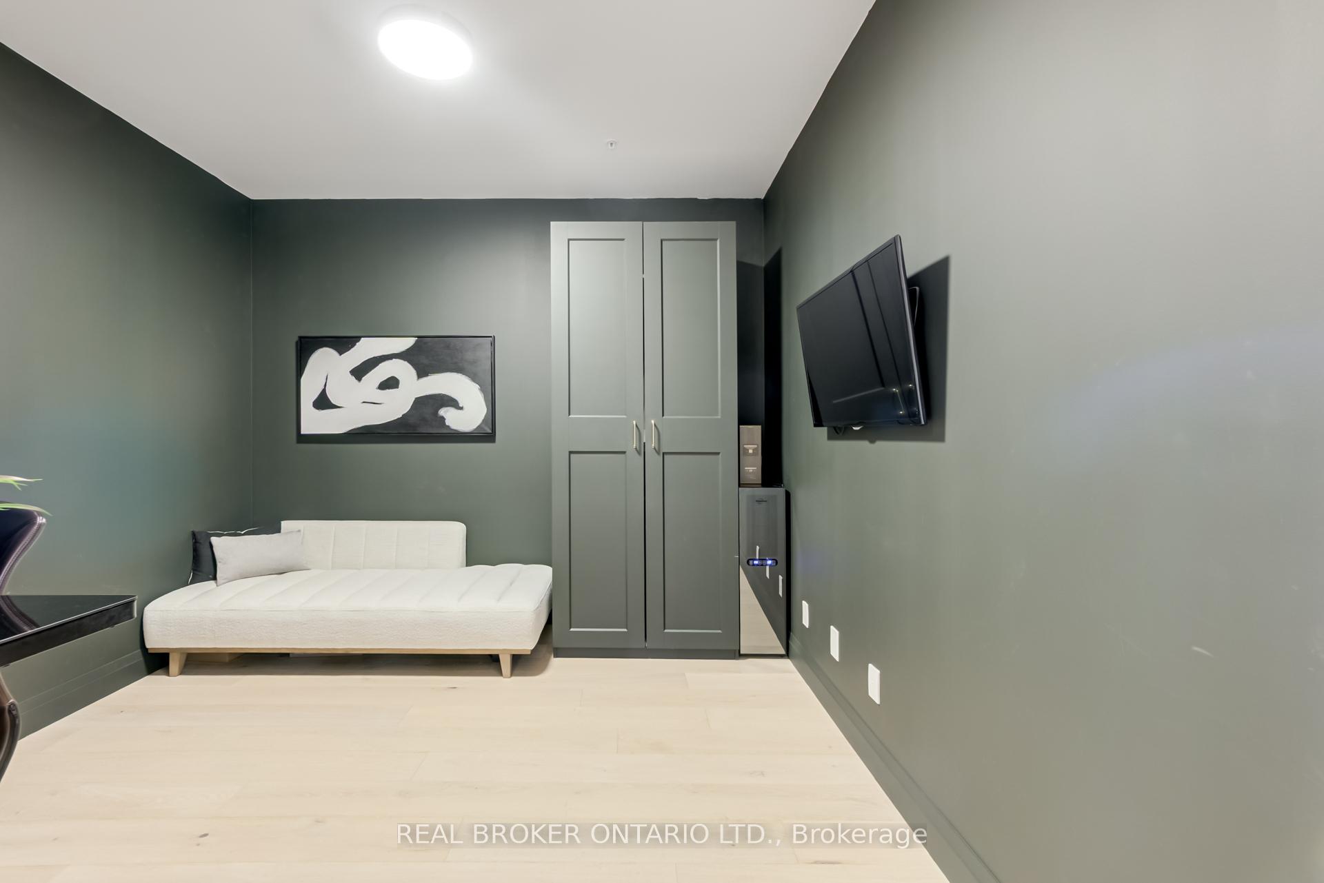 2 Bedrooms Condo at 500 Brock,  Burlington For sale