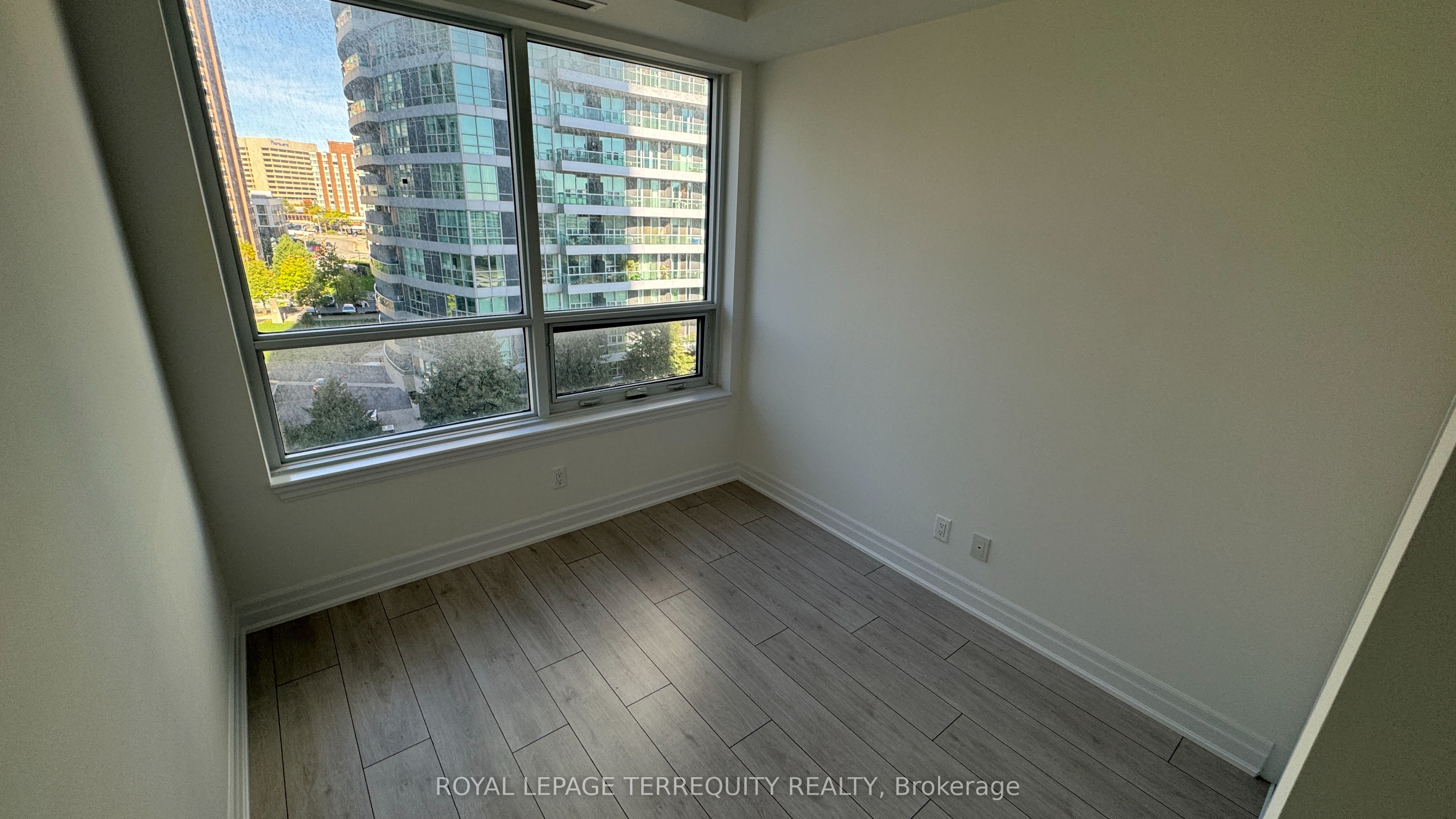 #501 - 30 Elm Drive, Mississauga, ON L5B 0N6