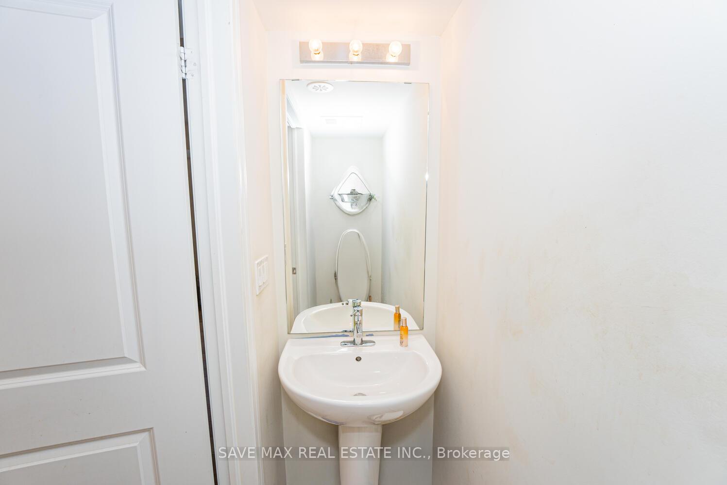 2 Bedrooms Condo at 1070 Progress, Toronto For sale