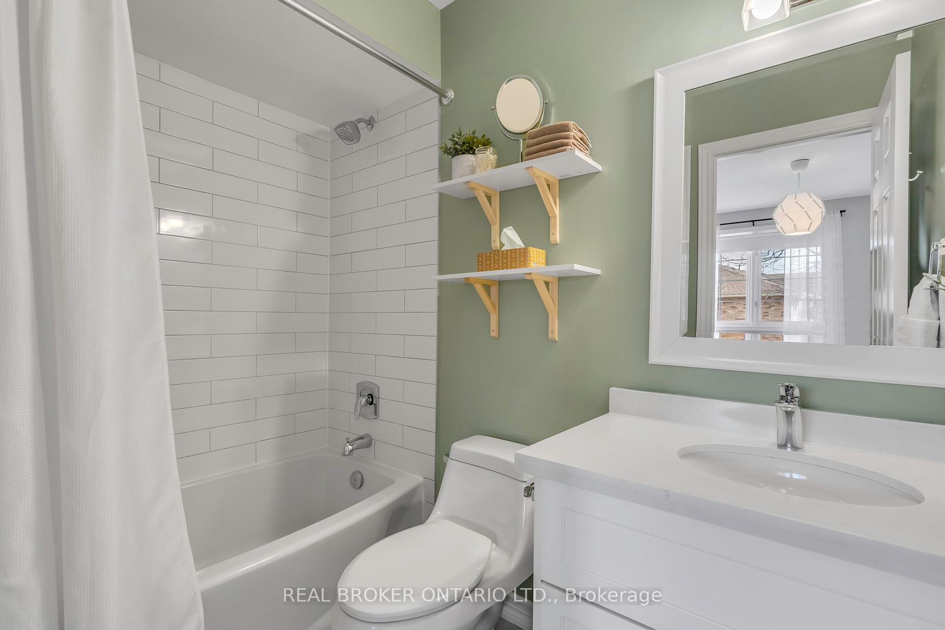 2 Bedrooms Condo at 2015 Cleaver, Burlington For sale