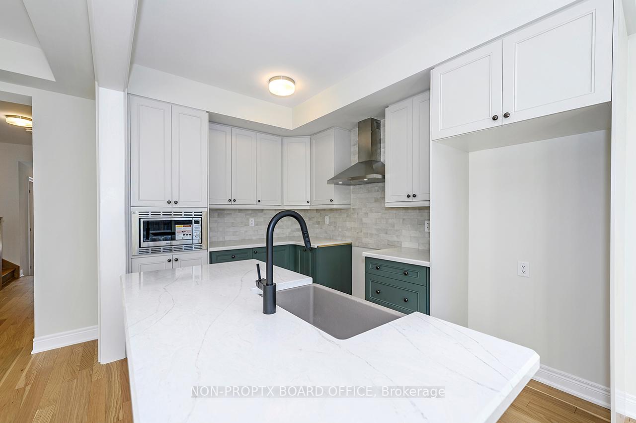 3 Bedrooms Condo at 2184 Postmaster,  Oakville For sale