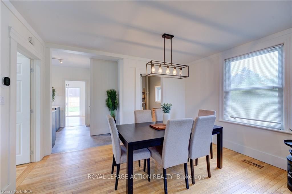 9 Curtis Avenue S