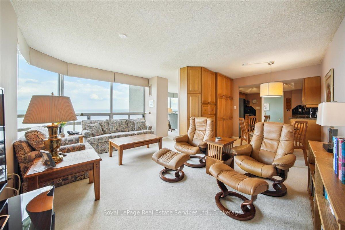 2 Bedrooms Condo at 2180 Marine, Oakville For sale