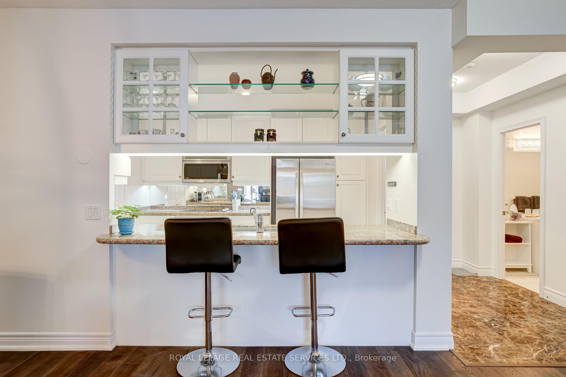 2 Bedrooms Condo at 10 Old Mill,  Toronto For sale