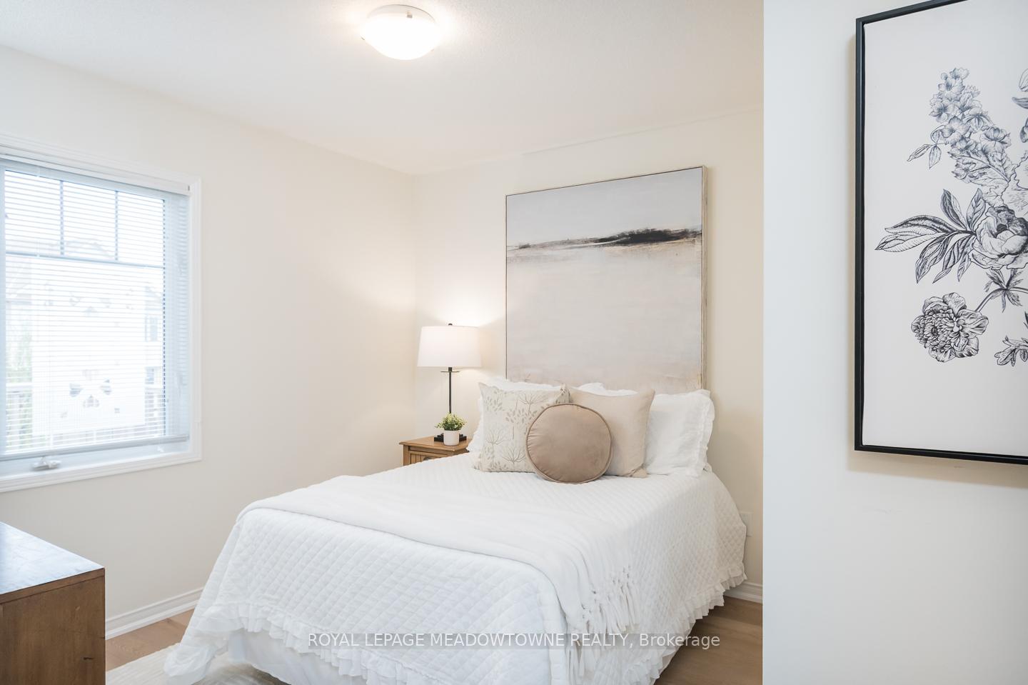 4 Bedrooms Condo at 3355 Thomas, Mississauga For sale