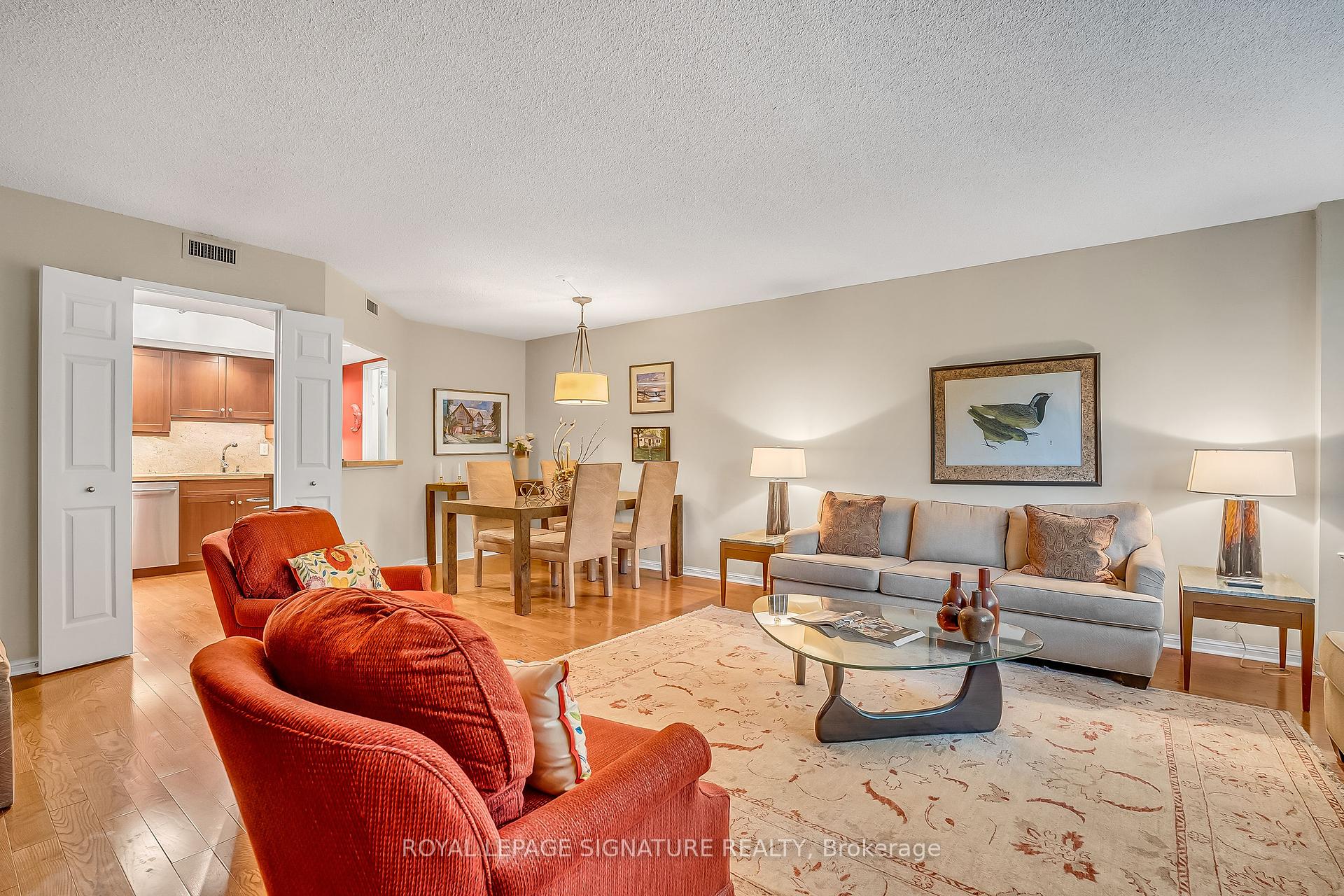 2 Bedrooms Condo at 245 The Donway, Toronto For sale