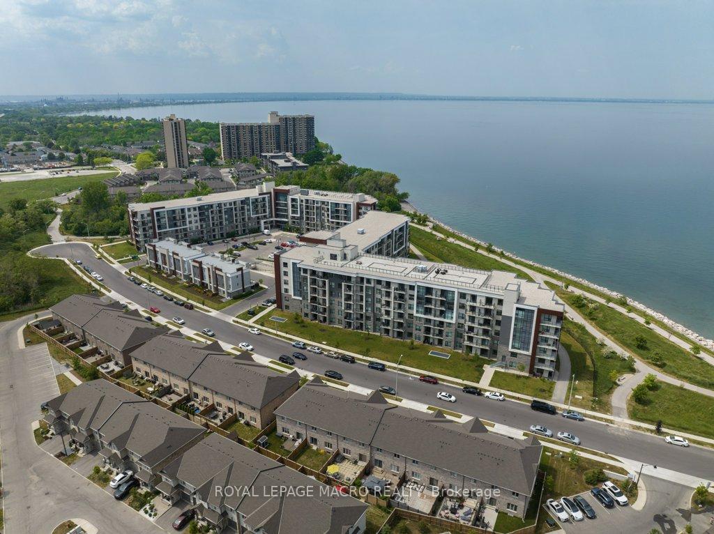 1 Bedroom Condo at 125 Shoreview,  Hamilton For sale