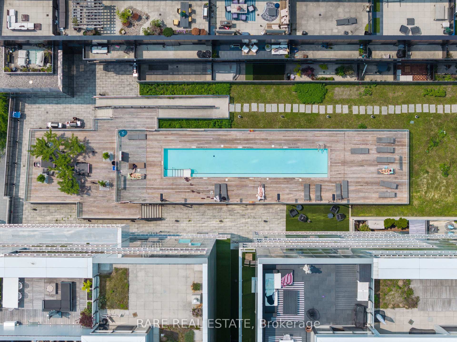2 Bedrooms Condo at 32 Trolley, Toronto For sale