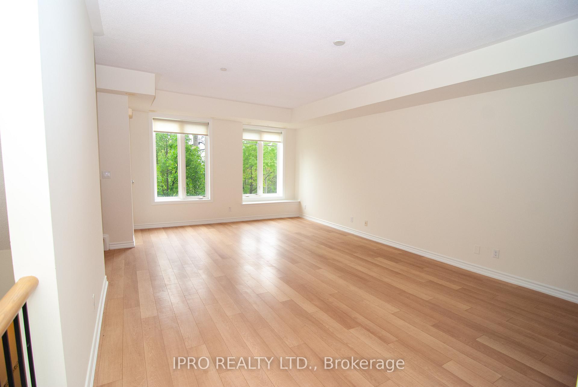 2 Bedrooms Condo at 50 Carnation, Toronto For sale