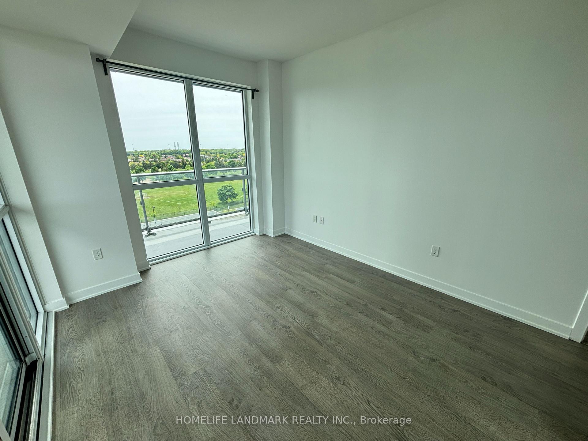 3 Bedrooms Condo at 4677 Glen Erin, Mississauga For sale