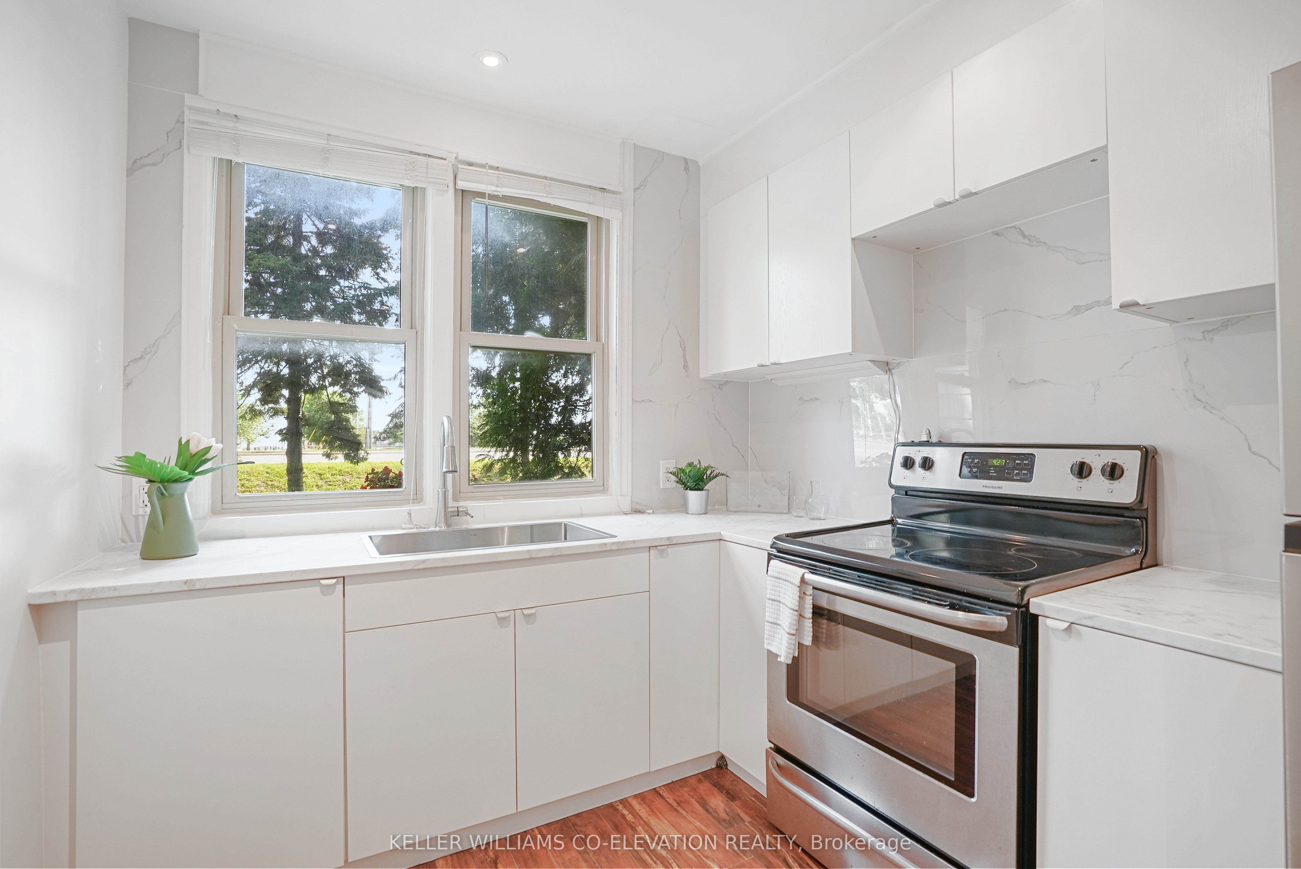 1136 Bronte Road