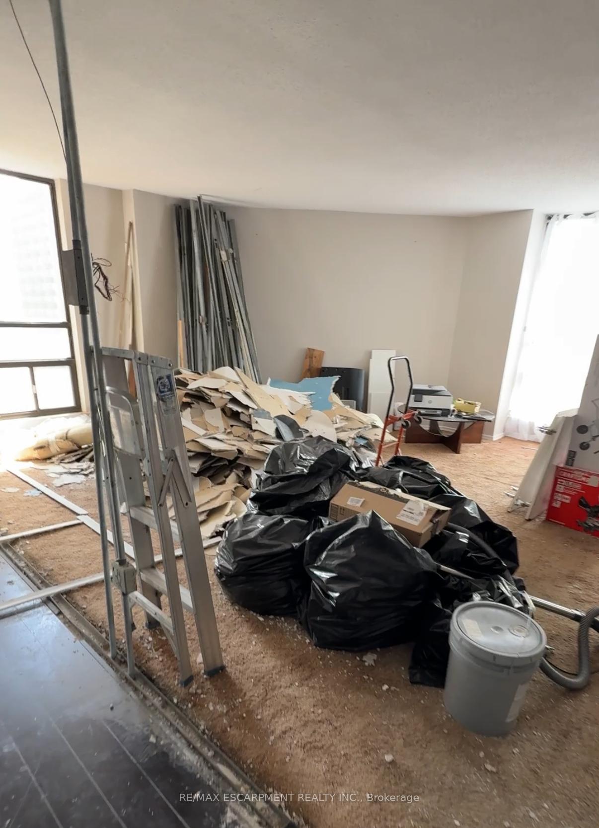 2 Bedrooms Condo at 222 Jackson, Hamilton For sale