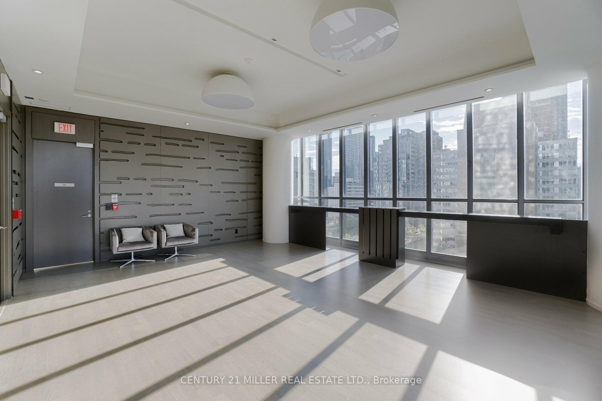 2 Bedrooms Condo at 101 Charles, Toronto For sale