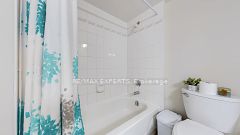 85 Wellington Street W 211