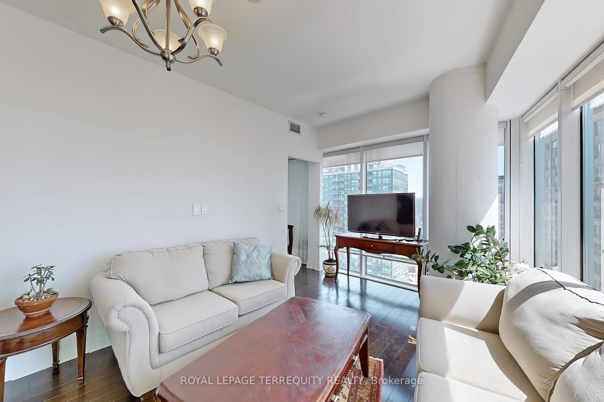 2 Bedrooms Condo at 8 The Esplanade, Toronto For sale