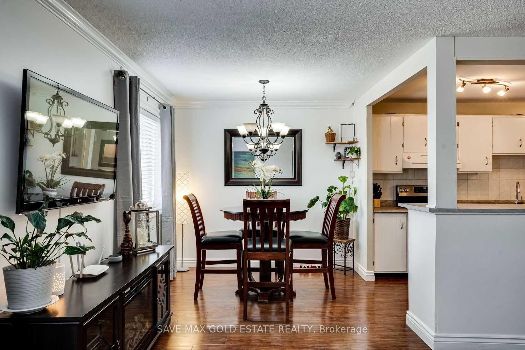 4 Bedrooms Condo at 1066 FALGARWOOD, Oakville For sale