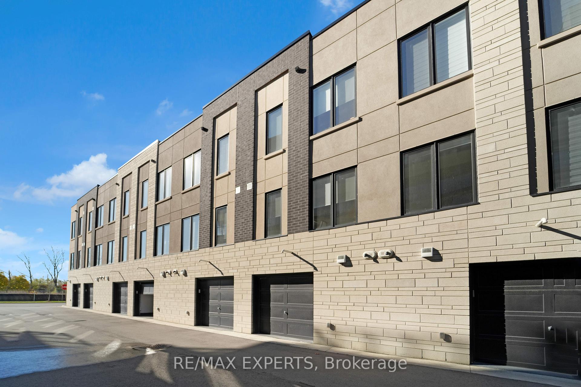 3 Bedrooms Condo at 1095 Cooke,  Burlington For sale