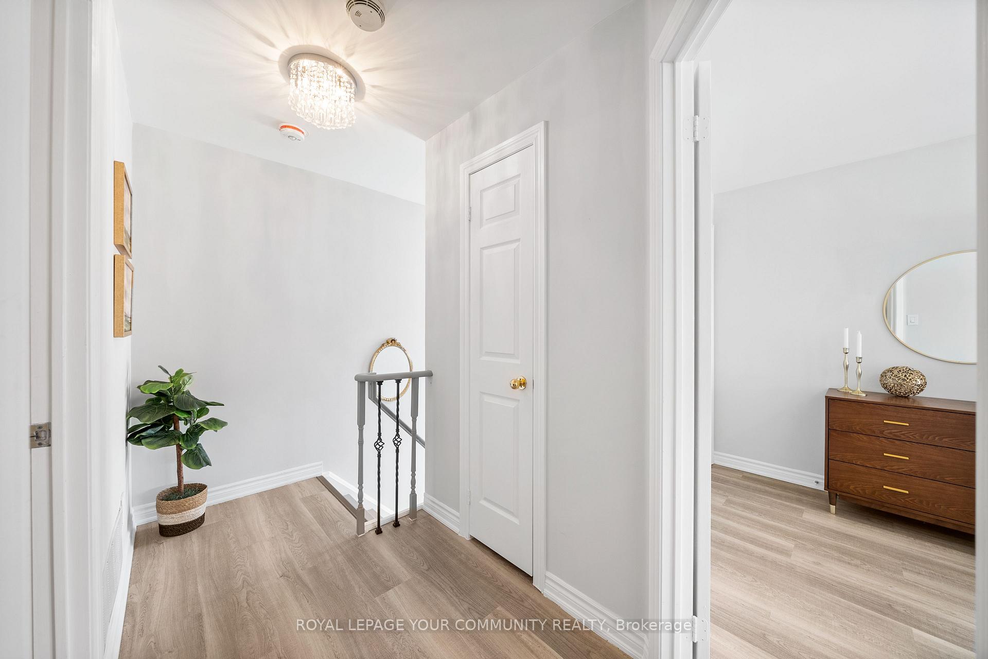 3 Bedrooms Condo at 151 Townsgate,  Vaughan For sale