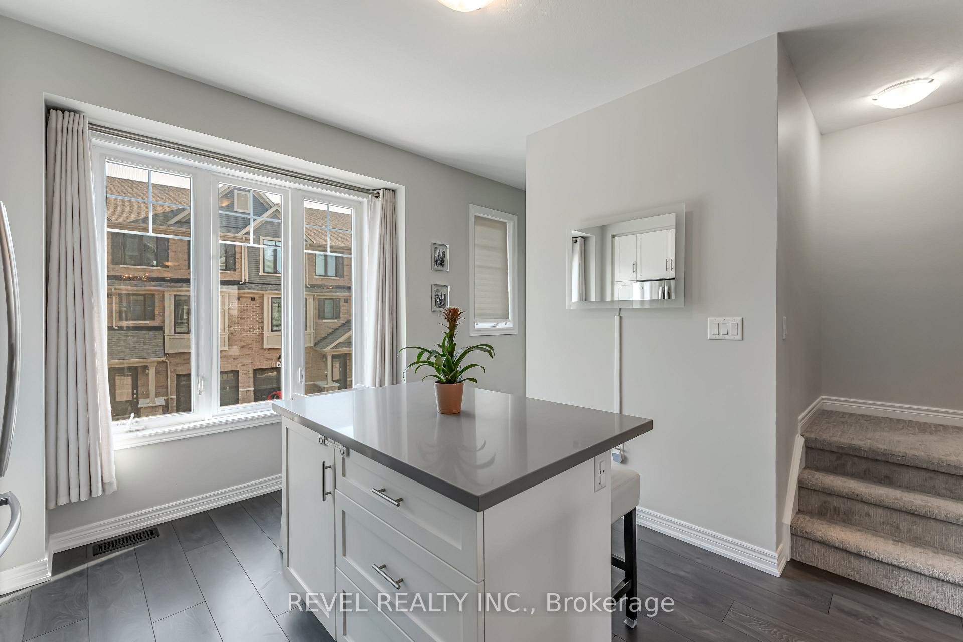 3 Bedrooms Condo at 288 Glover, Hamilton For sale