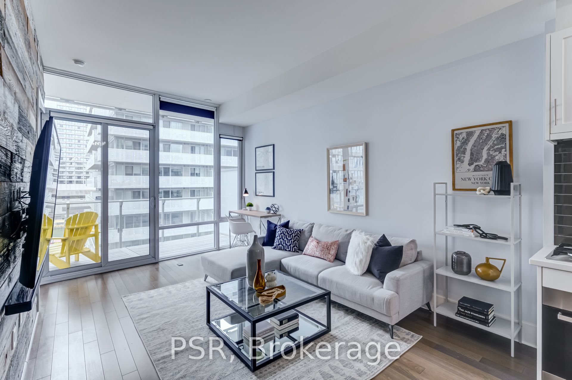 29 Queens Quay E, #627